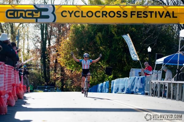 Katie Compton (Trek Cyclocross Collective) takes the win