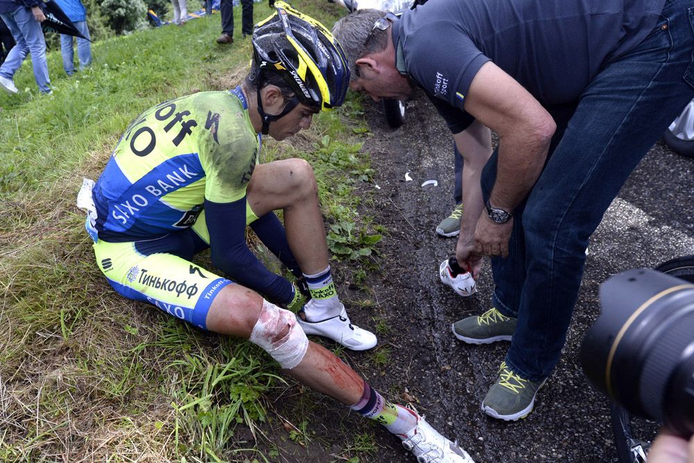 Alberto Contador suffers fractured tibia in Tour crash | Cycling Weekly