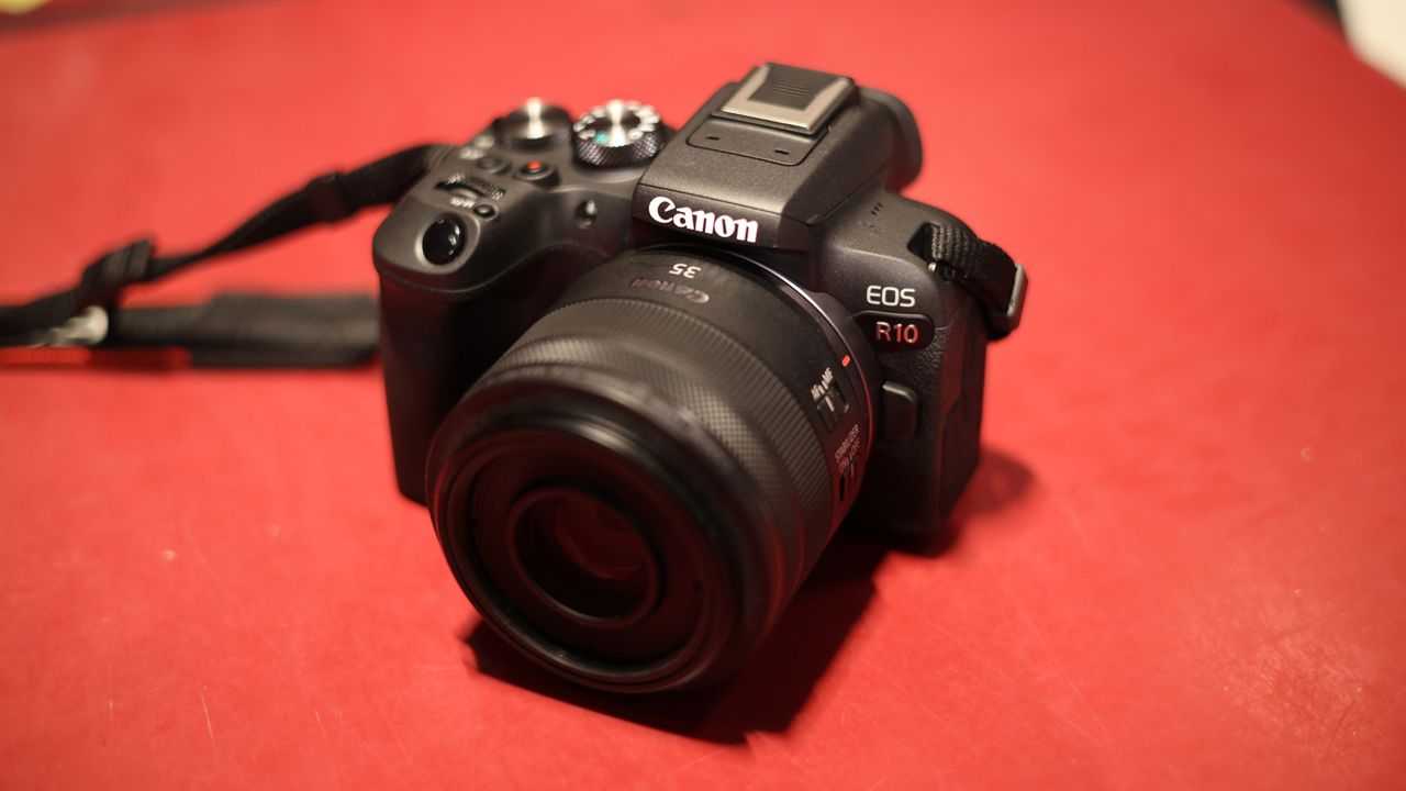 Canon EOS R10