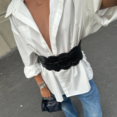 woman wearing black pointed toe heels jeans fall outfits 2025