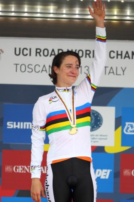 A victory wave from Marianne Vos (Netherlands)