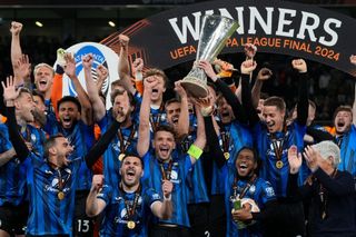 Atalanta celebrate with the trophy after winning the 2024 Europa League final against Bayer Leverkusen in Dublin, Ireland