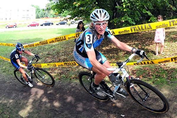 Sue Butler (MonaVie-Cannondale) riding in sixth place.