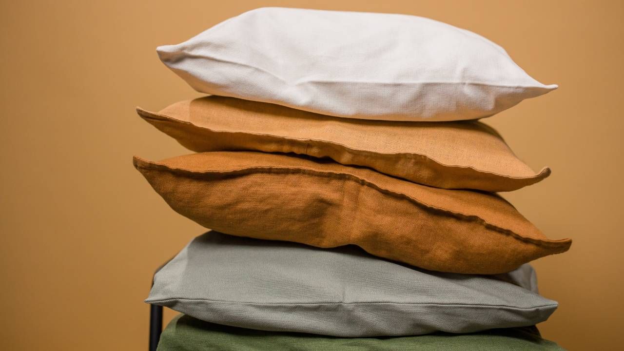 Pillow colours that disrupt your sleep, sleep &amp; wellness tips