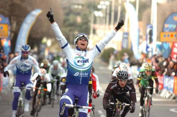 Stephane Poulhies (Saur - Sojasun) wins in Ales.