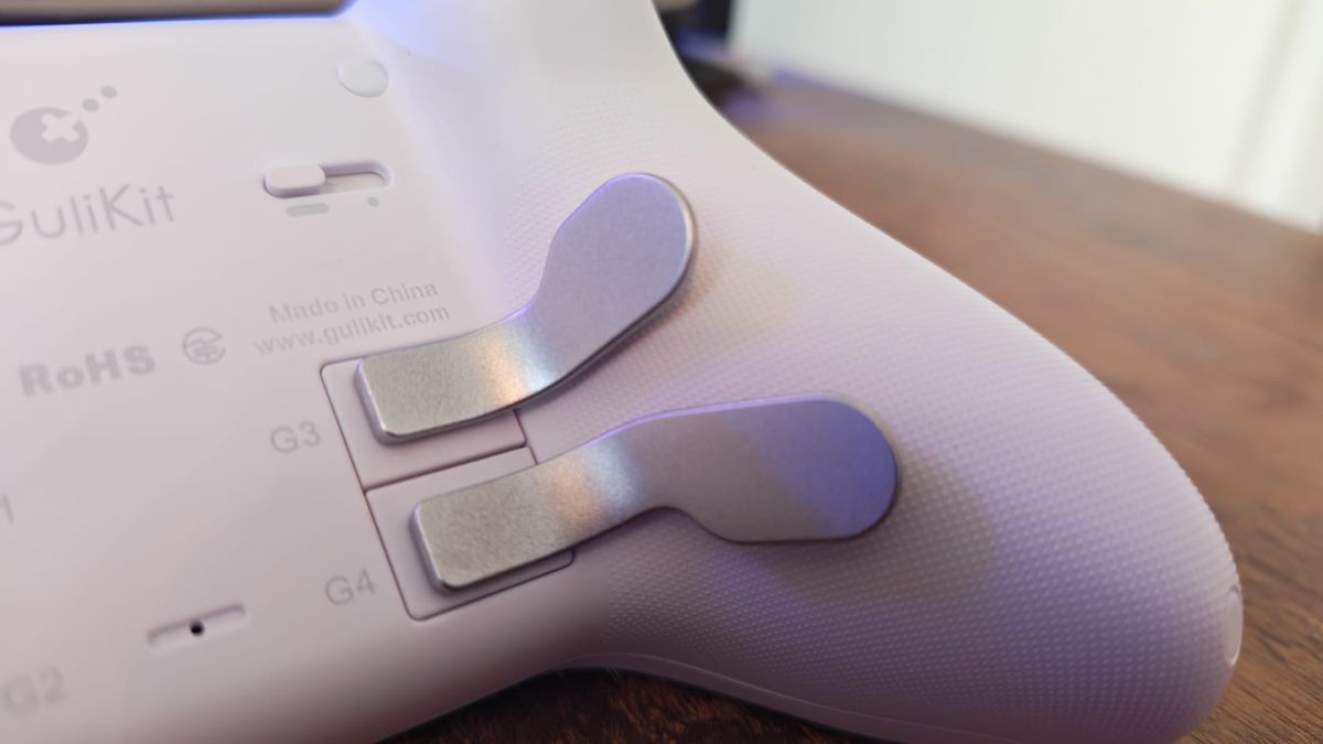 A close up of the back paddles on the Gulikit KK3 Max