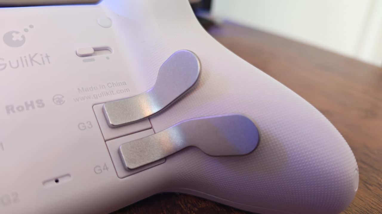 A close up of the back paddles on the Gulikit KK3 Max