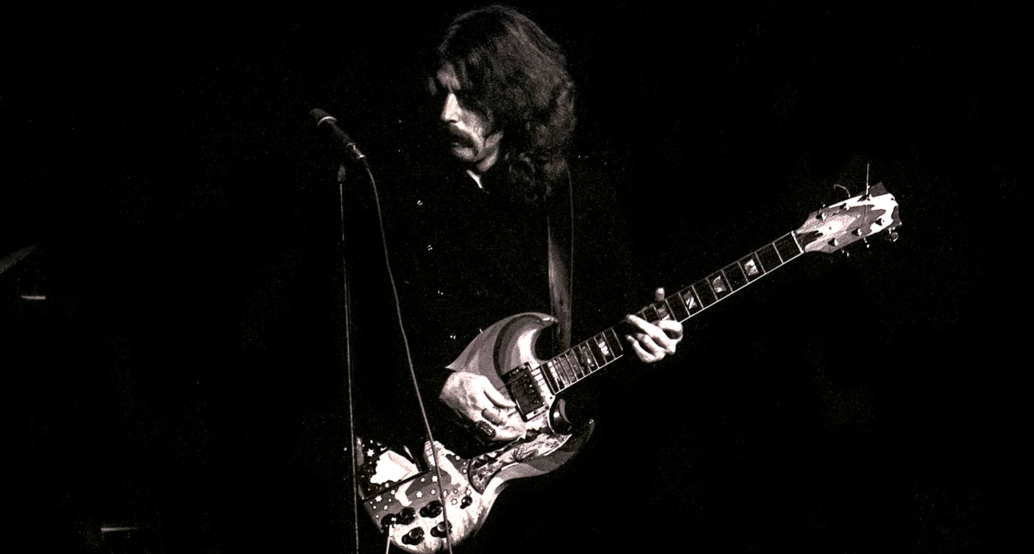 Eric Clapton plays the Fool SG onstage