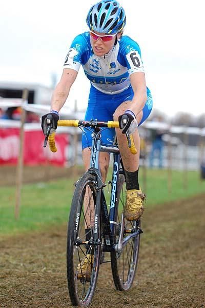Georgia Gould (LUNA Pro Team) in a muddy race.