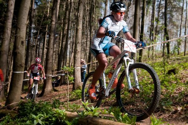 Elisabeth Brandau (Central Haibike Pro Cycling) en route to victory