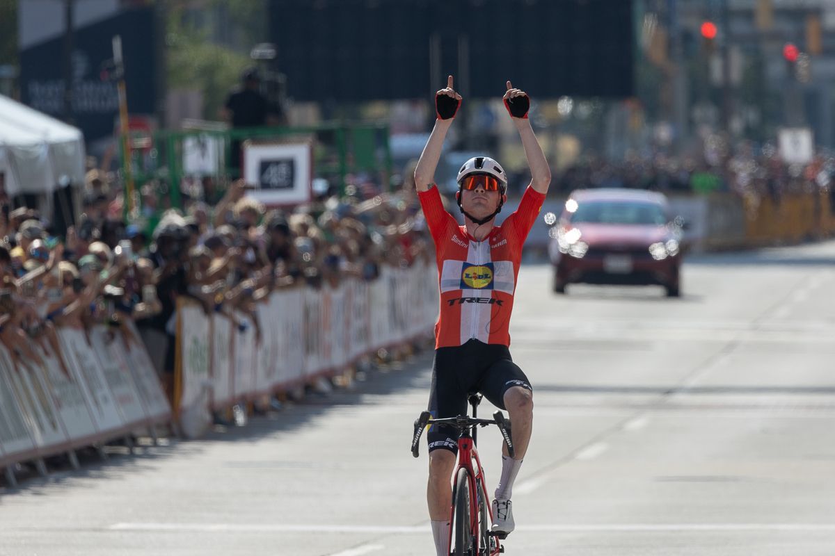 Mattias Skjelmose takes the win for Lidl Trek in somewhat controversial fashion