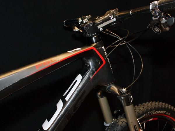 There are five internal cable ports at the head tube on the new FSL - two for the derailleurs, one for the rear brake, one for the optional rear shock lockout, and another for an optional telescoping seatpost remote.