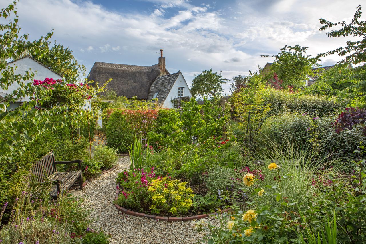 Cottage garden with gravel paths