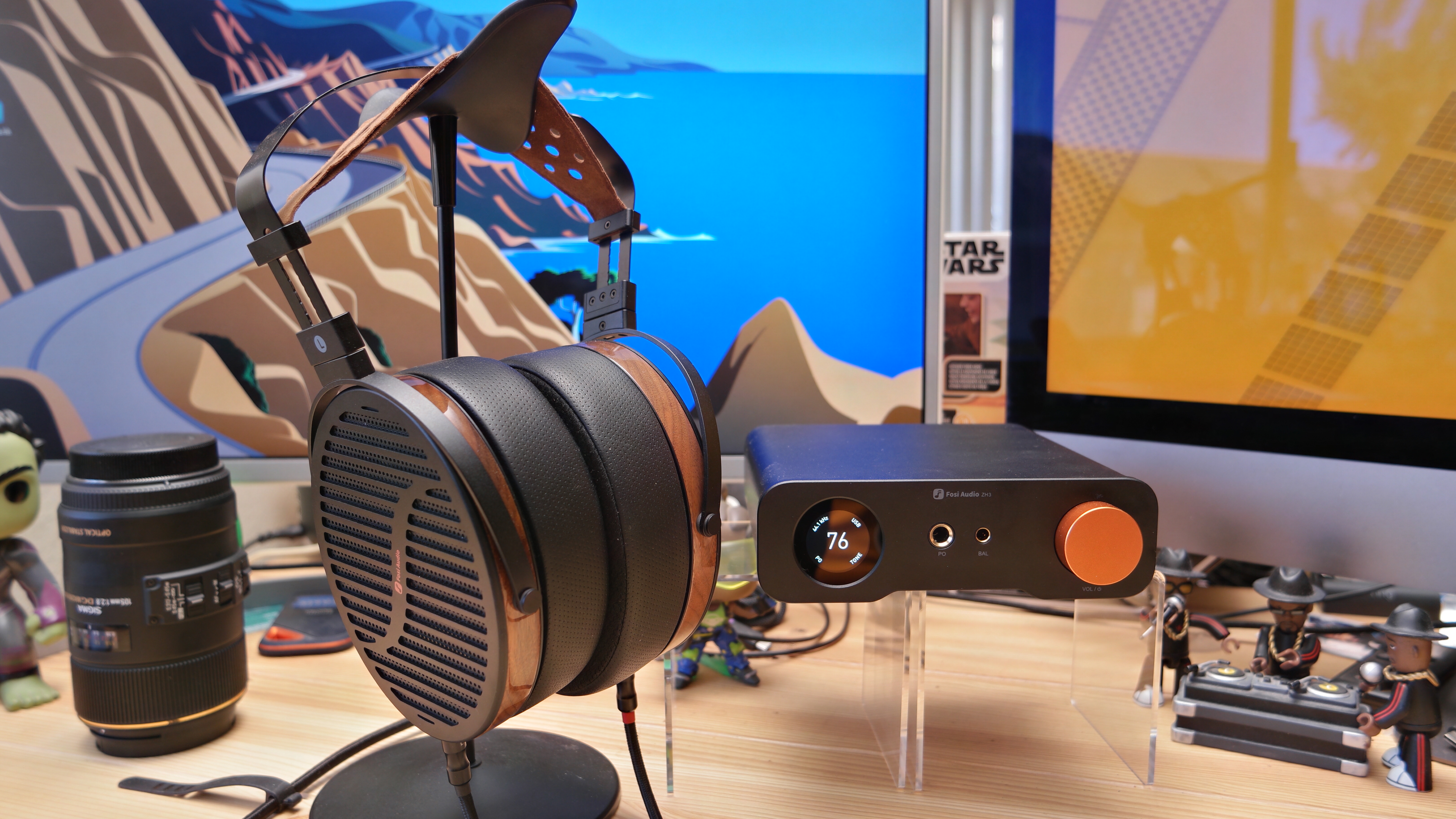 Fosi Audio i5 headphones and ZH3 desktop DAC/Amp on a desk