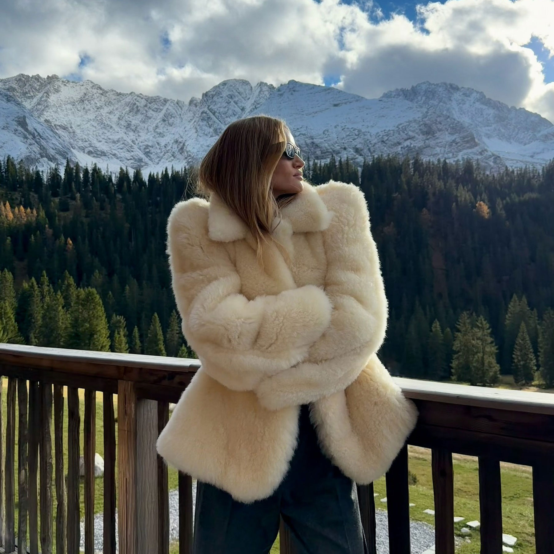 Rosie Huntington-Whiteley wears a white fur jacket 