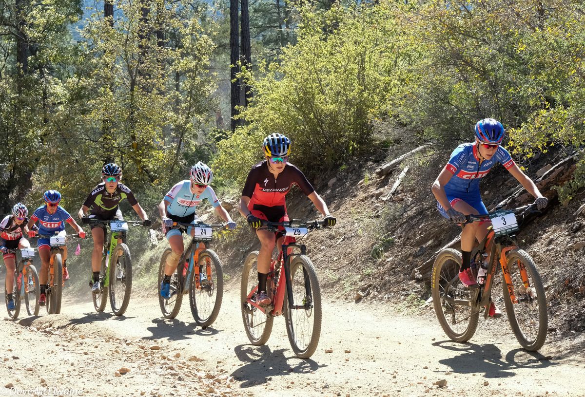 Maghalie Rochette (Clif) pacing a select group including winner Kate Courtney during the first hour of racing
