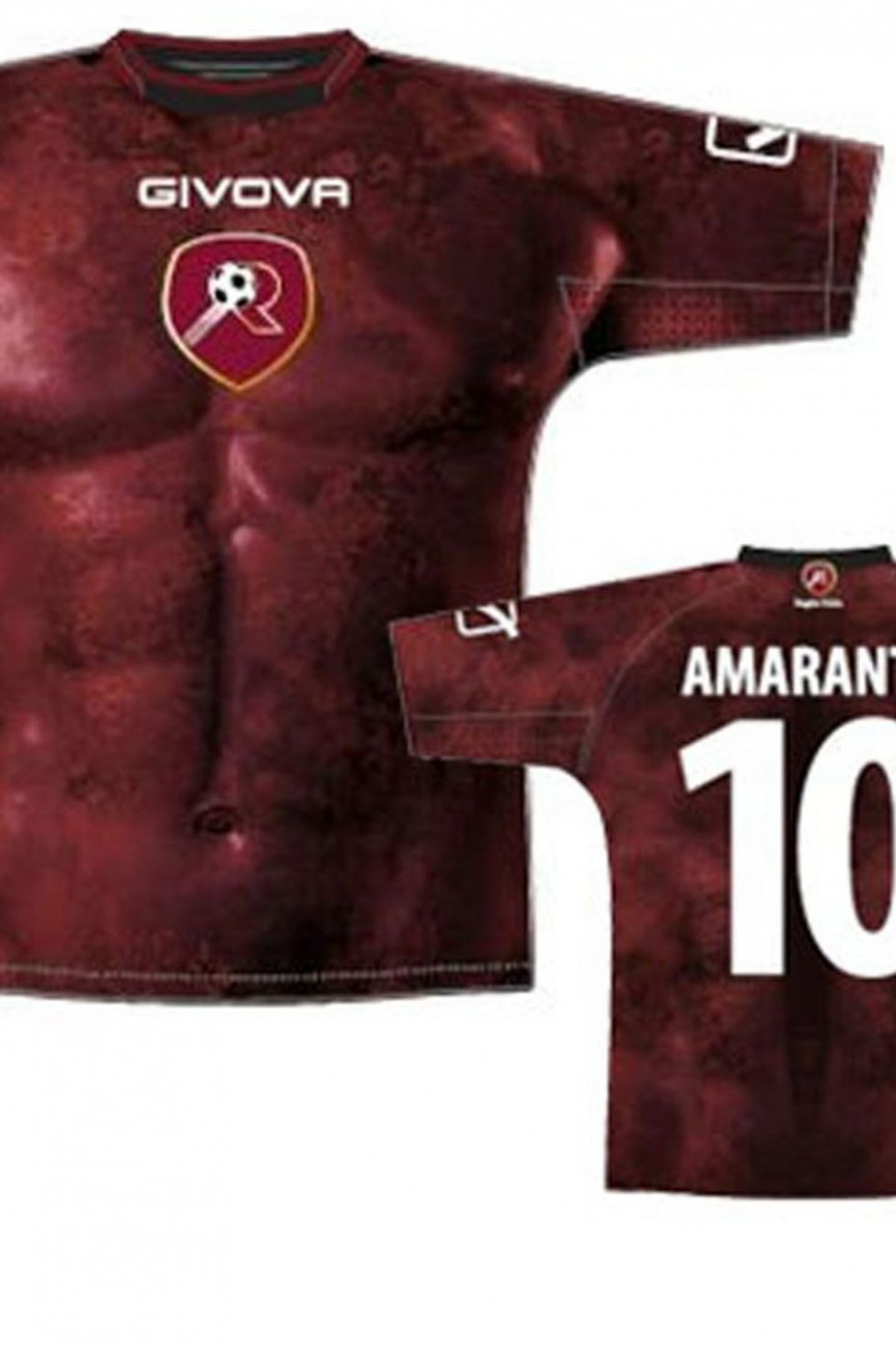 50-worst-football-kits-ever-42-1556697313-w1oR-column-width-inline