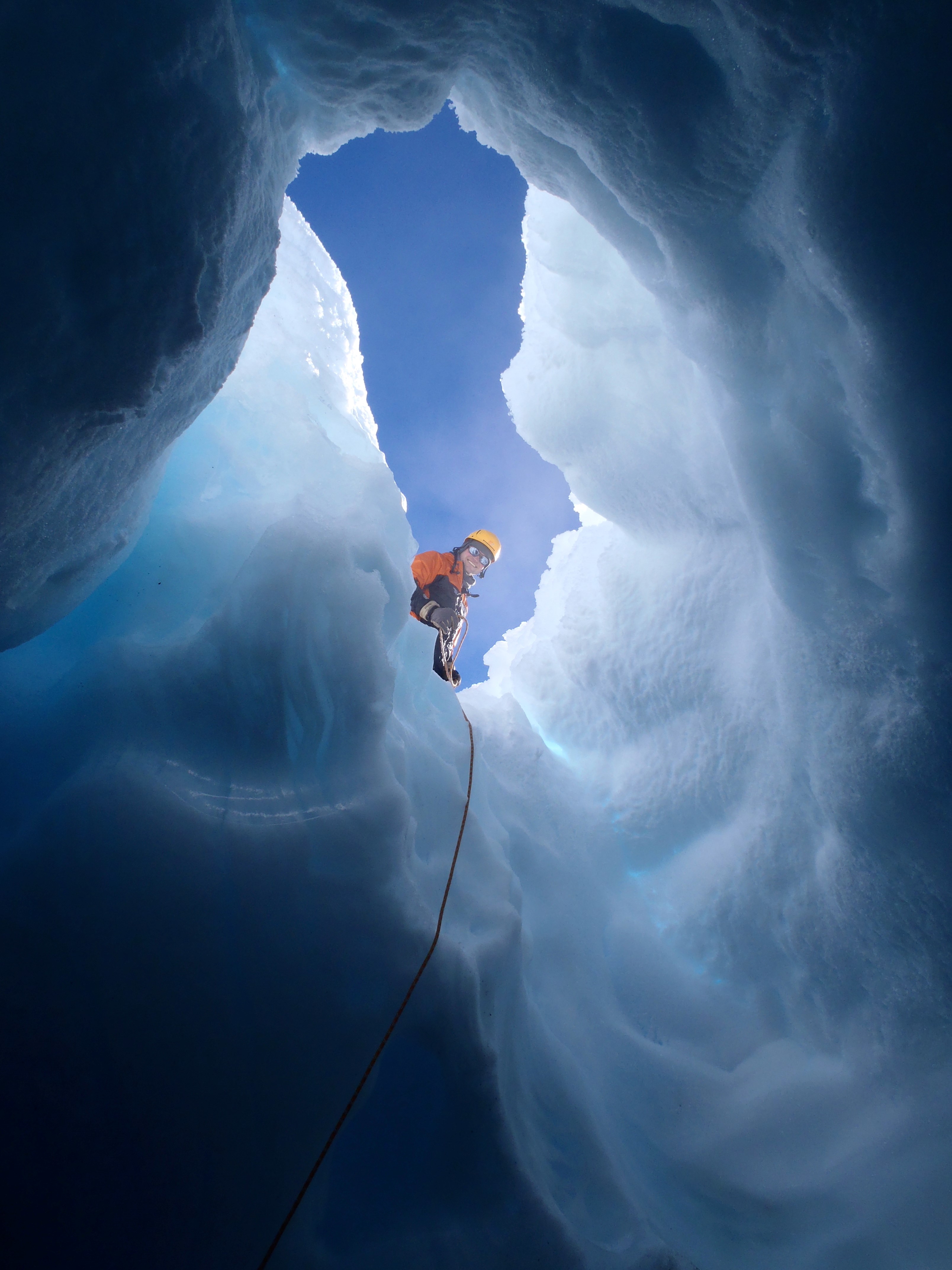 Antarctic Caves Warmed by Volcanic Steam May Harbor Life | Live Science