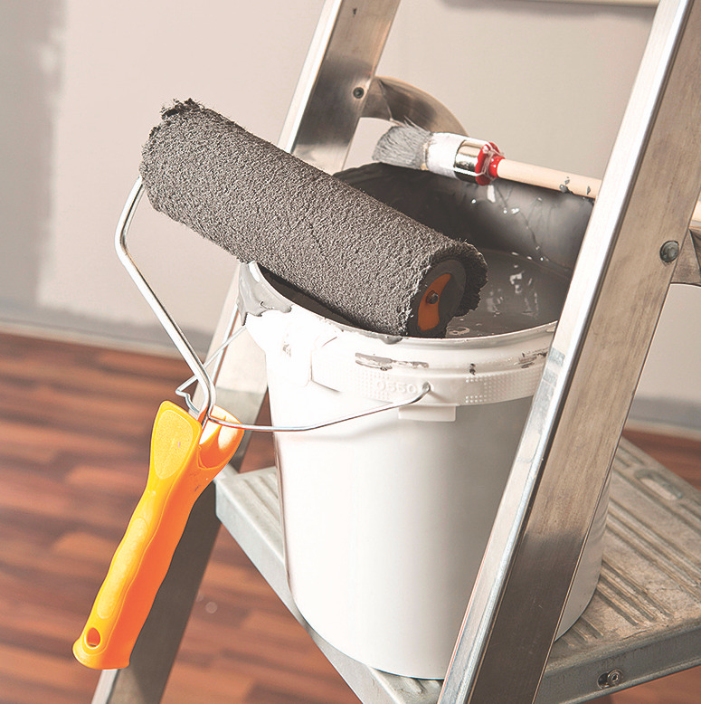 How to clean paint brushes - clean brushes and rollers easily | Ideal Home