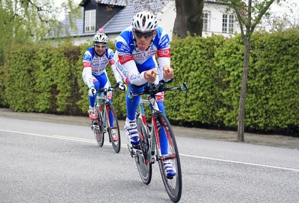Alessandro De Marchi (Androni Giocattoli) hams it up for the photographers.