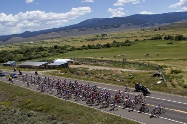 The peloton en route to Crested Butte