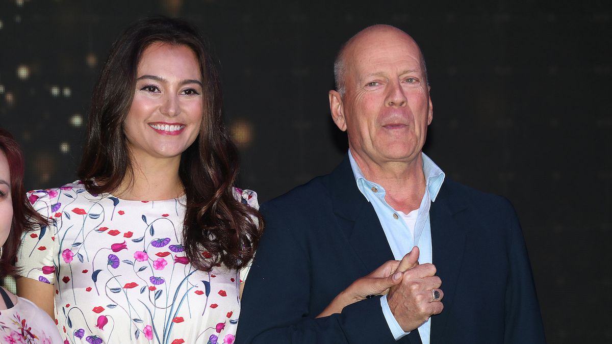 Bruce Willis Wife Emma Shares Emotional Post For The Die Hard Actors