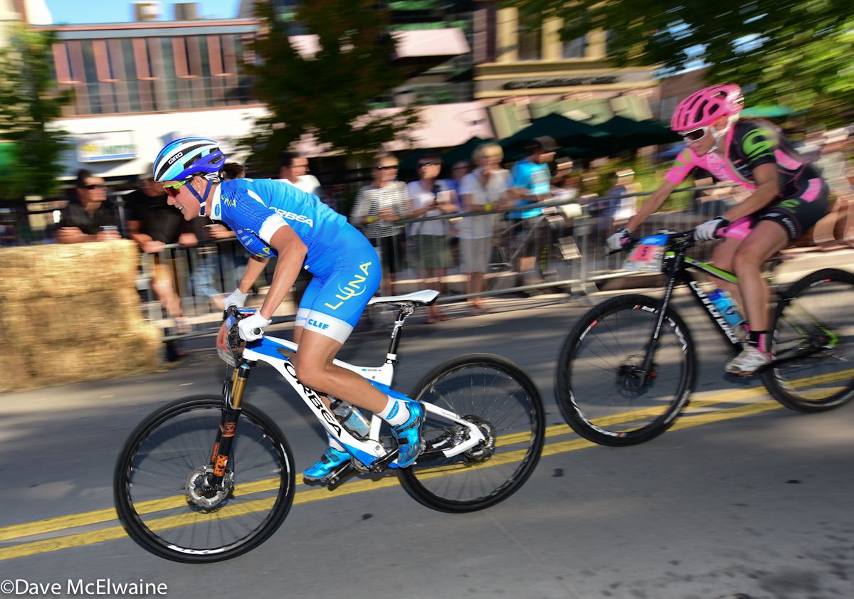 Katerina Nash (Luna Pro Team) doing everything in her power to stay with Compton