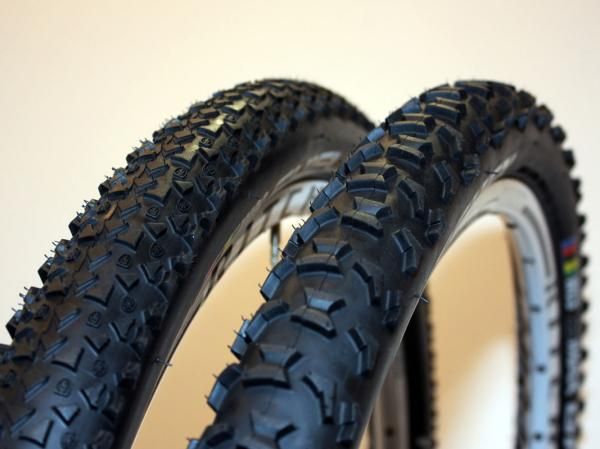 The new Ritchey Z-Max Shield (left) is intended for racing and hardpacked conditions with its fast-rolling low-knob design while the new Z-Max Grip features full-height knobs and soft rubber for better traction. WCS versions of both models are tubeless-ready with UST-type beads and standard casings to reduce weight.