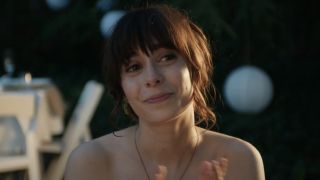 Cristin Milioti smirking and clapping at a wedding in It Had To Be You