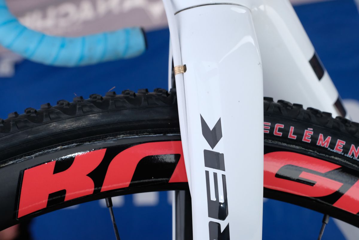 Compton's cables aren't zip-tied, they're attached with thin wire to keep them secure on the fork