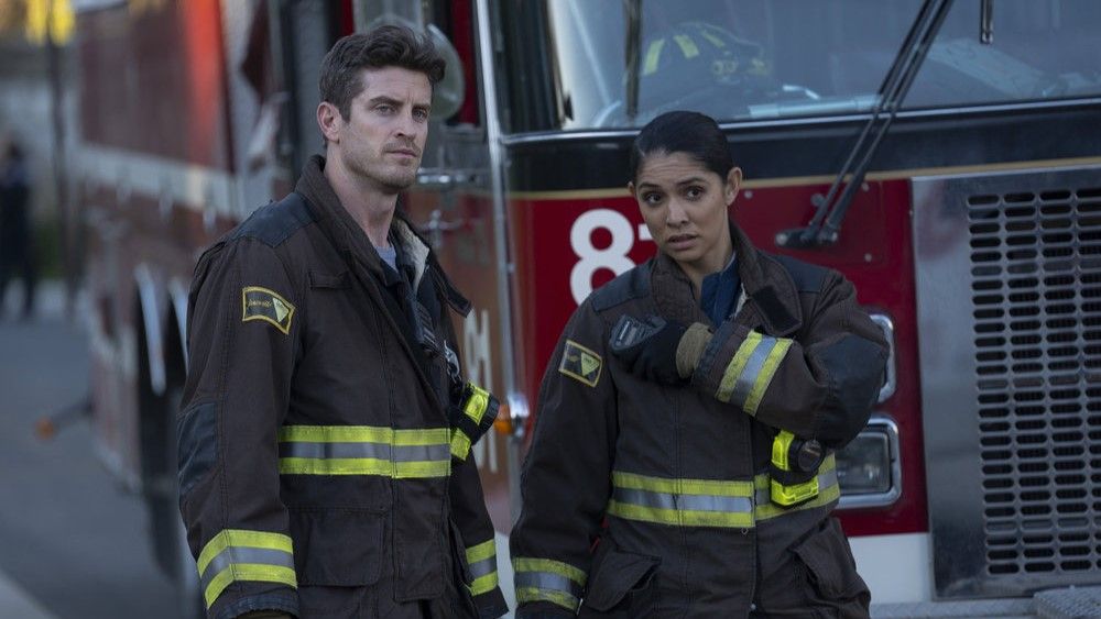 Jake Lockett as Sam Carver, Miranda Rae Mayo as Stella Kidd in Chicago Fire