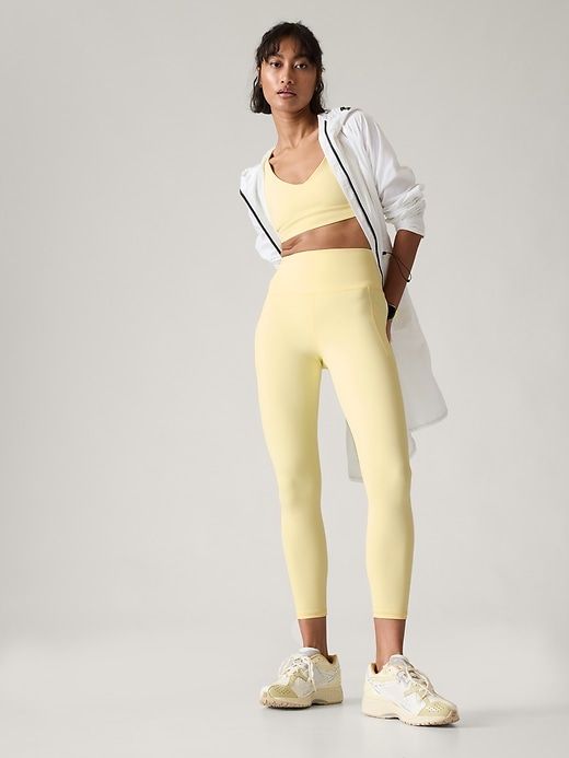 missing-image هذه الصدرية الرياضية التي تبلغ قيمتها 49 دولارًا هي المفضلة للفتيات مفلس في كل مكان