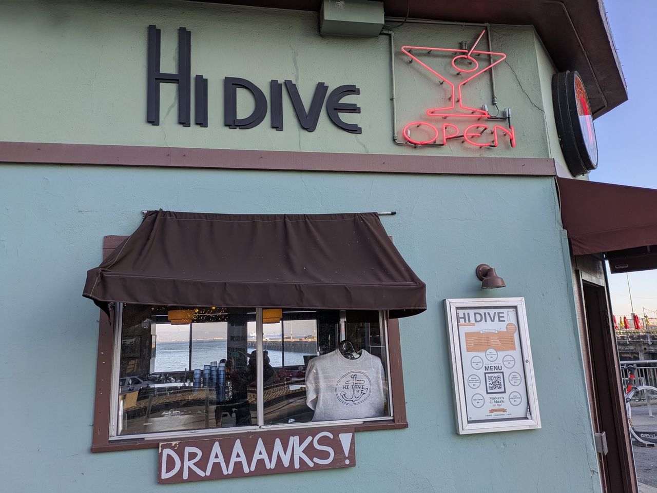 Photo of the HiDive Bar by Pixel 8a