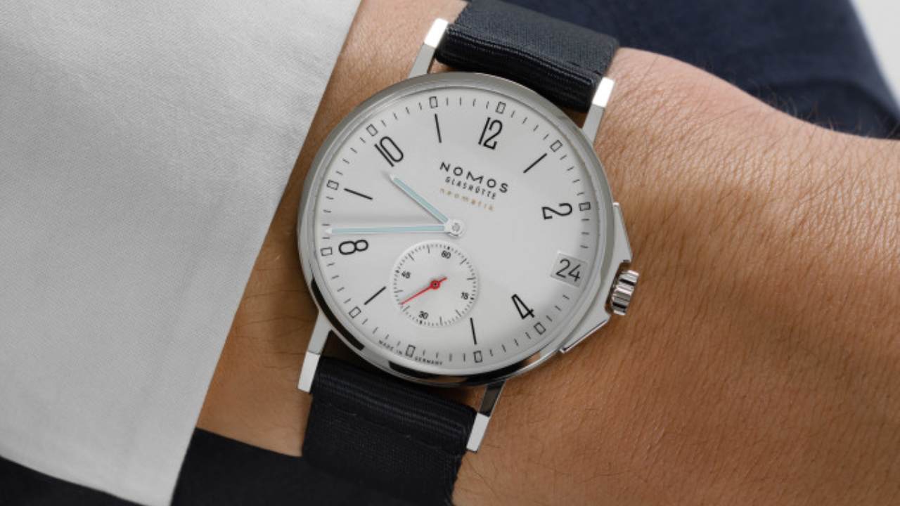 Nomos Ahoi neomatik 38 date