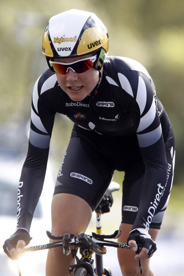 Linda Villumsen (New Zealand) became the first rider to claim medals for two different nations.