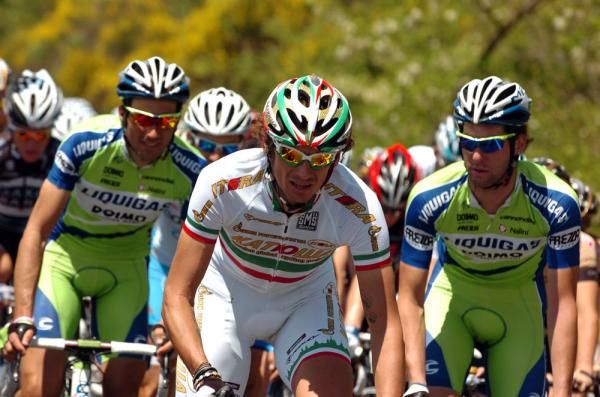 Filippo Pozzato (Katusha) surrounded by Liquigas-Doimo riders in the peloton