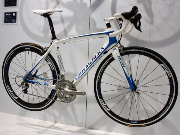 The EFX-1 is Eddy Merckx's top women's-specific road model with a a carbon frame and fork plus a tapered front end.
