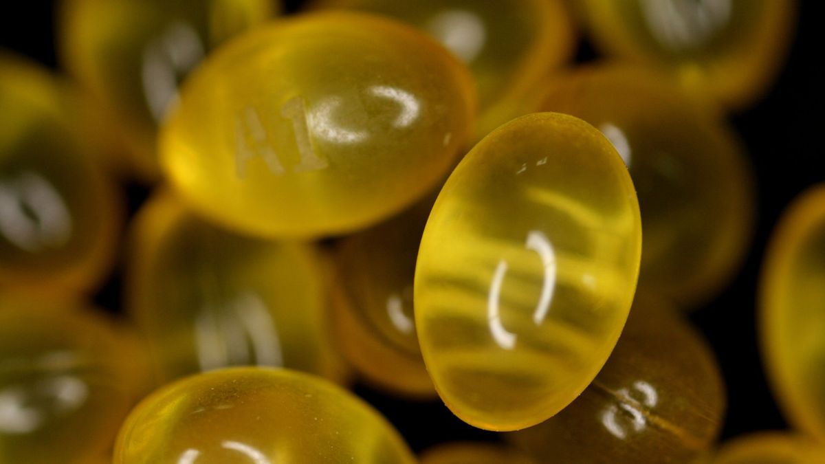 close up of yellow Benzonatate capsules in a pile