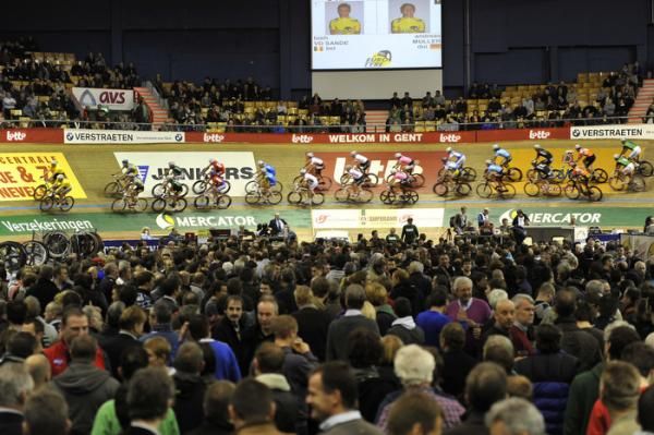 The riders, all paired up in their teams.
