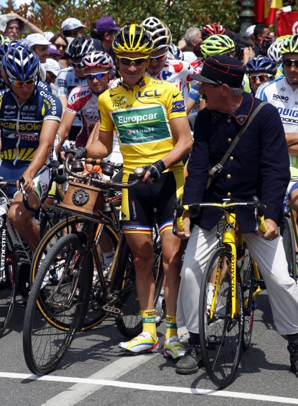 Voeckler swaps bikes