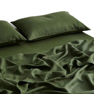 A green linen bed sheet