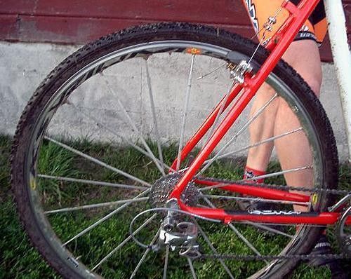 Dale also rolls on Mavic's Ksyrium SL wheels, but the clincher version.