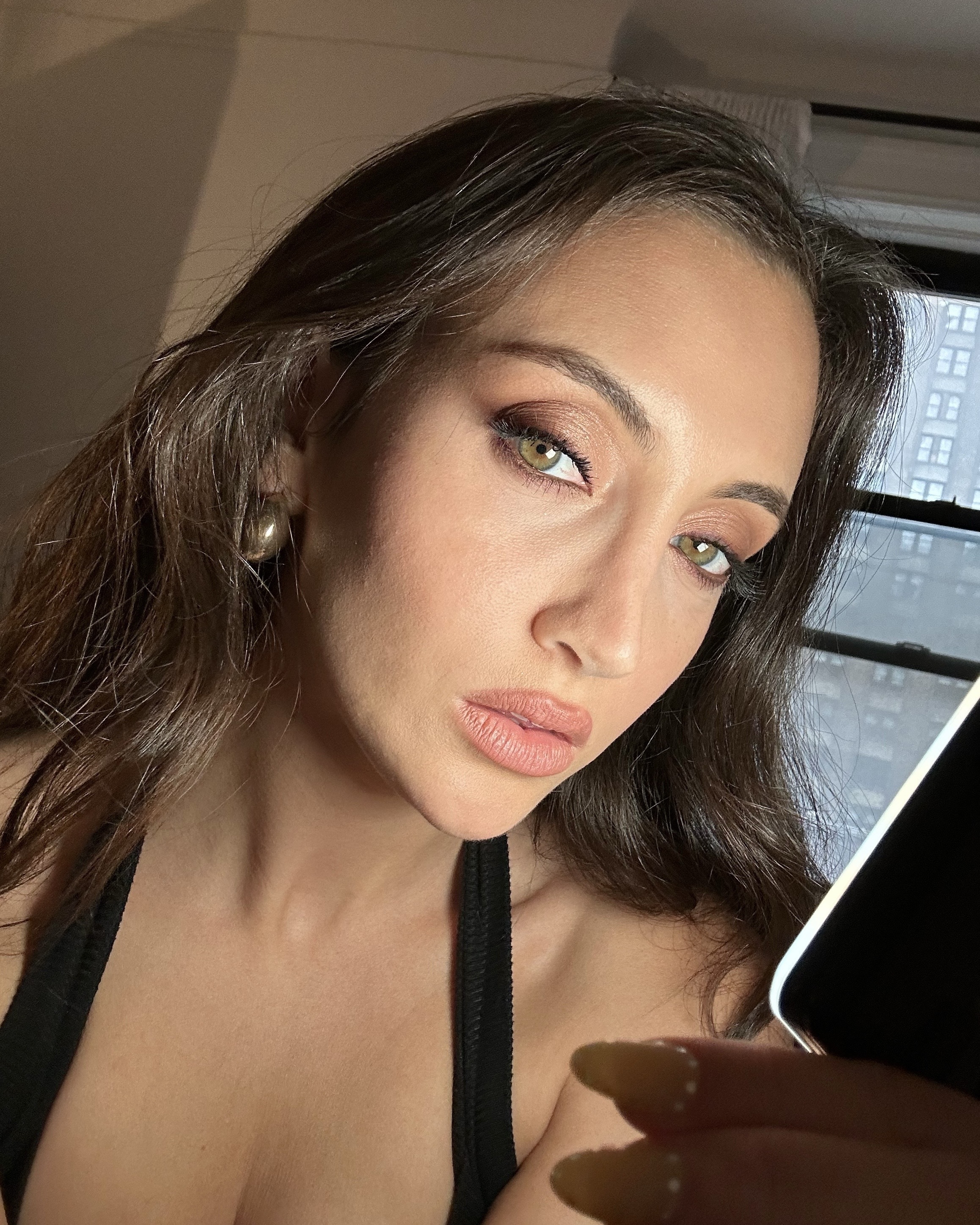 WWW associate beauty editor Alyssa Brascia wearing the Makeup by Mario Ultra Suede Sculpting Lip Pencil in Dmitry.