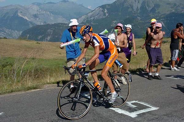 Michael Rasmussen (Rabobank) keeping his tempo