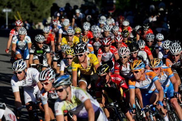 The bunch head out for Downtwown Bend Criterium