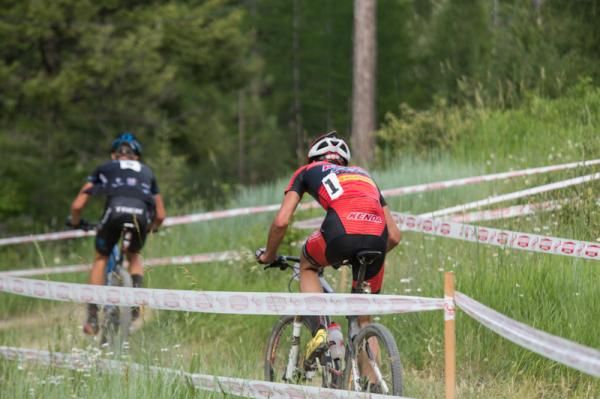 Colin Cares (Kenda-Felt) and Russell Finsterwald (Subaru-Trek) battled it out on the last lap