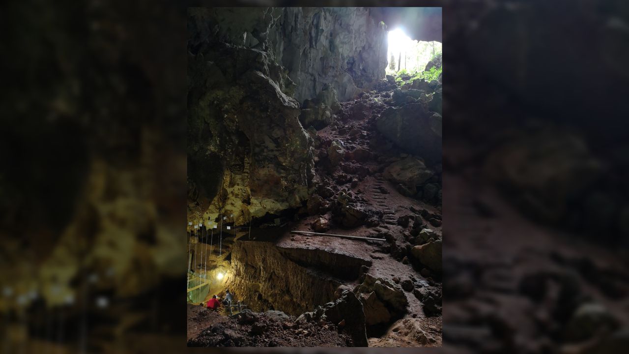 The team used luminescence dating of nearby sediments and uranium-series dating of mammalian teeth from the same cave layer to date the human fossils.