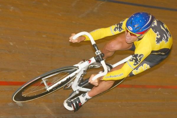 Bobby Lea sets the fastest flying lap time in the men's omnium.