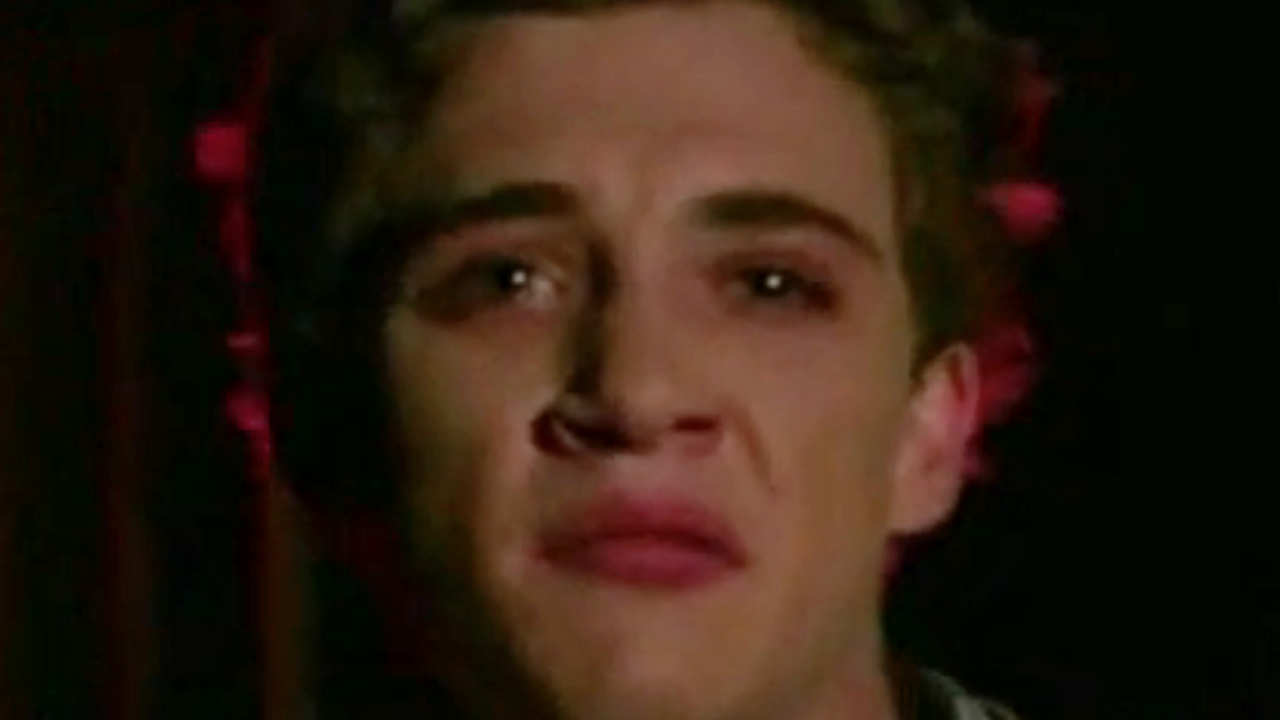 Kyle Gallner frowning on Veronica Mars
