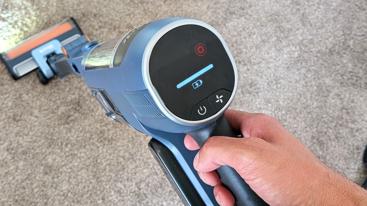 High power notification on Shark PowerDetect Speed vacuum cleaner